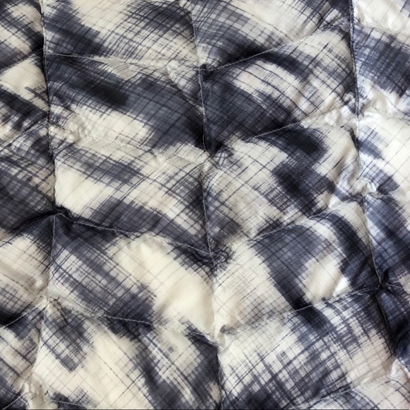 Athleta  Altitude Goose Down Puffer Vest Grey Purple White Size XS - Picture 4 of 14